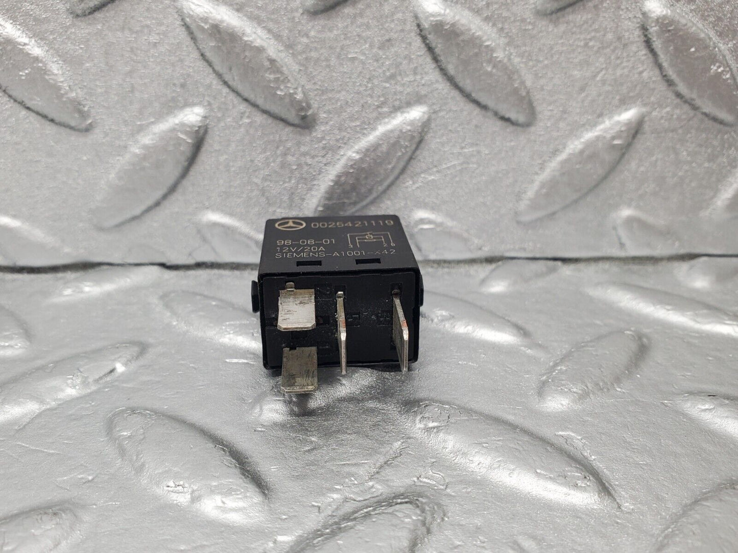 46924 Mercedes-Benz R129 320SL Coupe Indicator Relay 0025421119