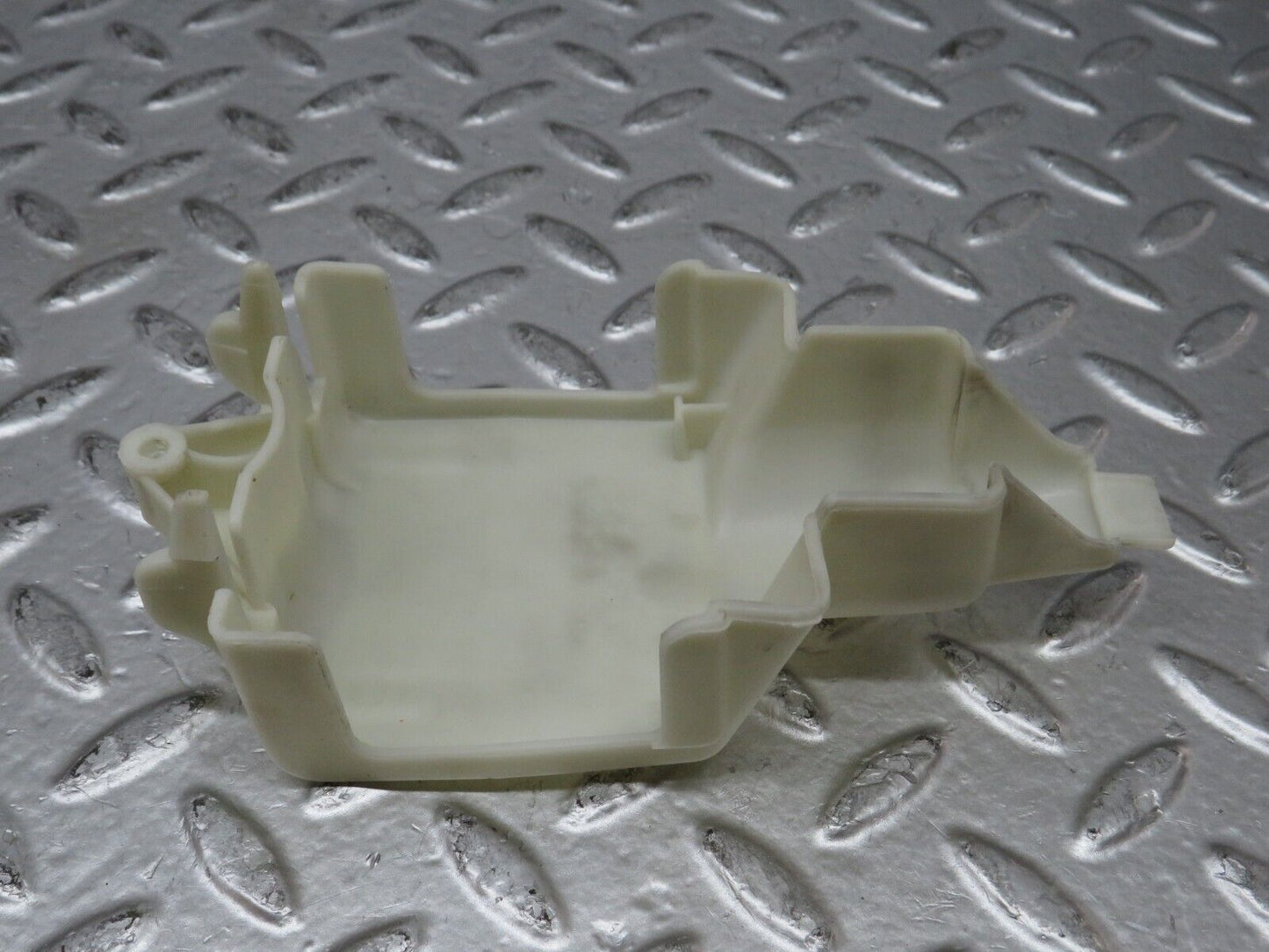 27500 Mercedes-Benz S124 300TE Rear Door Lock Vacuum Actuator Cover 1248050590