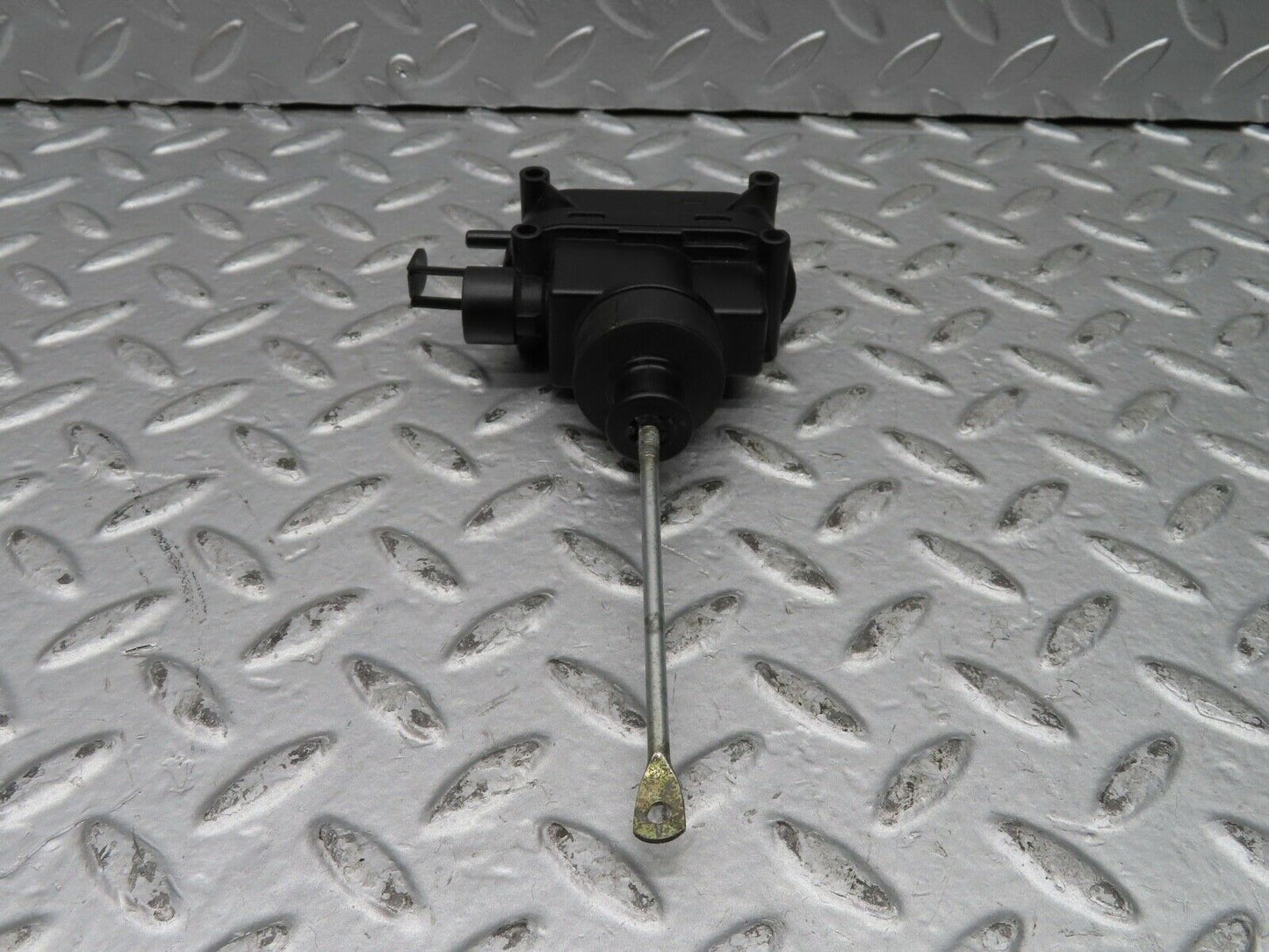 21442 Mercedes-Benz W126 300SE Front Door Lock Vacuum Actuator