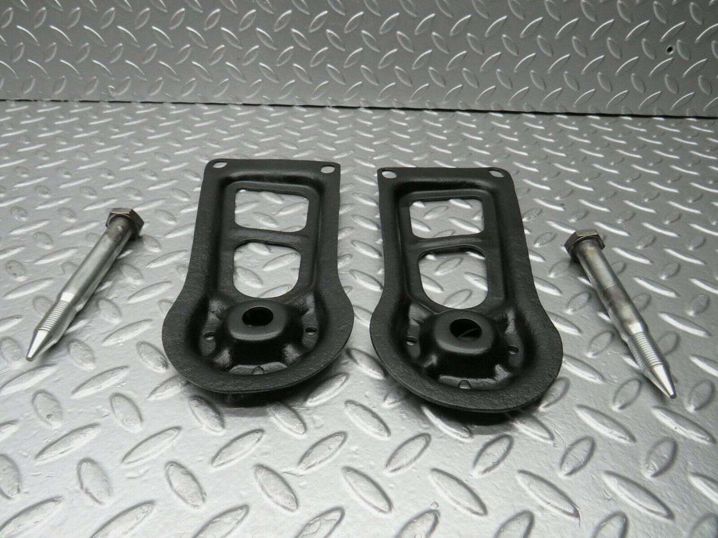 24102 Mercedes-Benz W123 280E Rear Suspension Axle Mounting Bracket