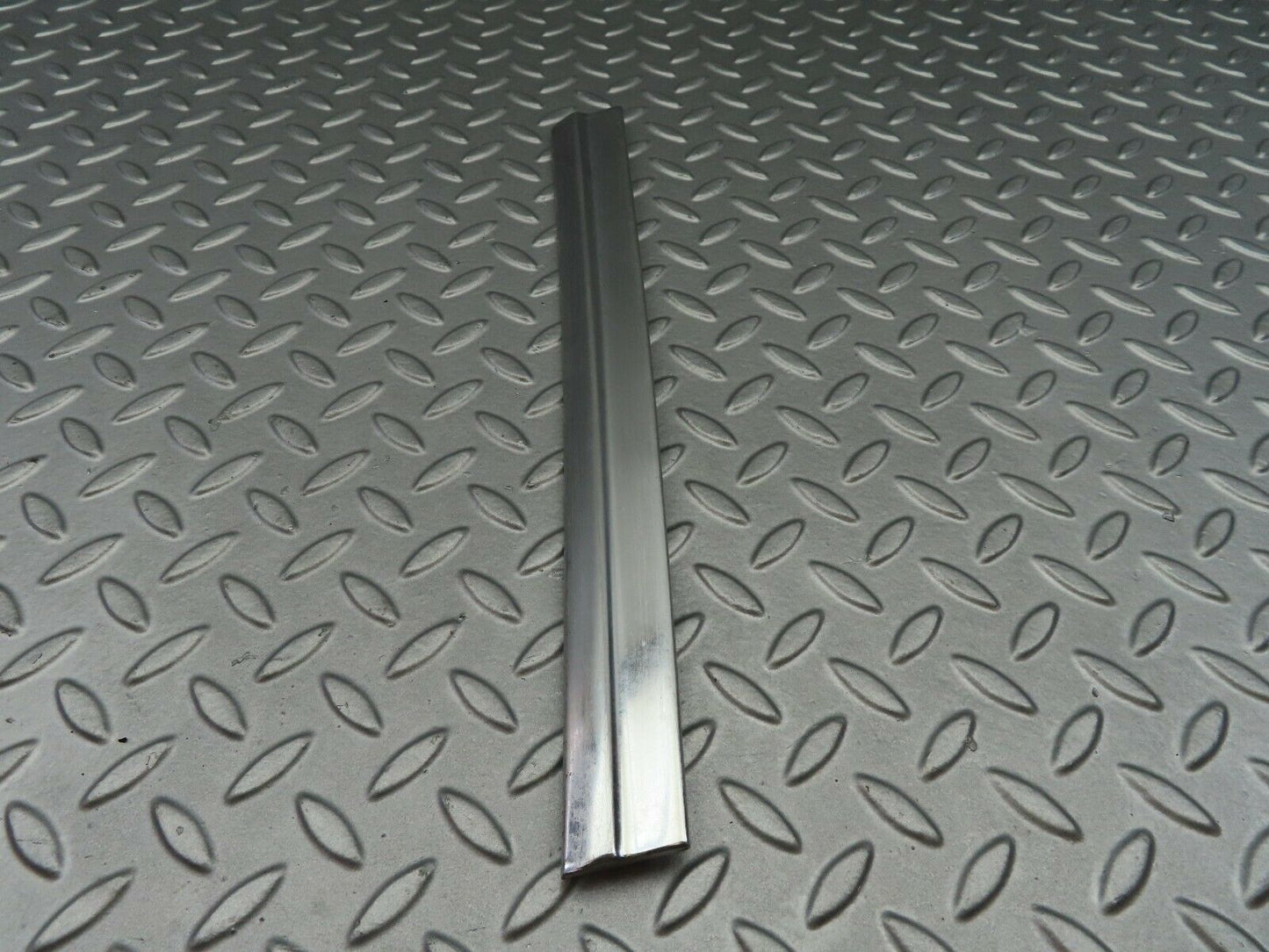 6895 Mercedes-Benz C107 350SLC Coupe Rear Left Window Chrome