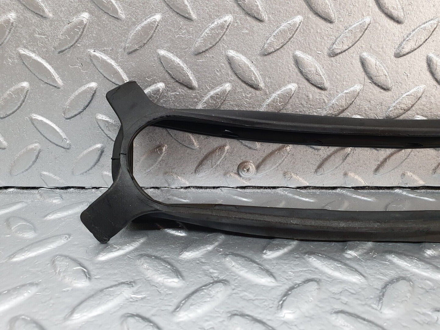 42932 Mercedes-Benz W201 190 Heater Blower Rubber Seal 023982/3