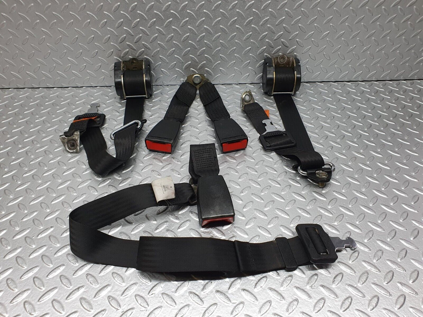 40820 Mercedes-Benz W123 300D Rear Seat Belt Set With Buckles 1238607885 1238607185 1238604969