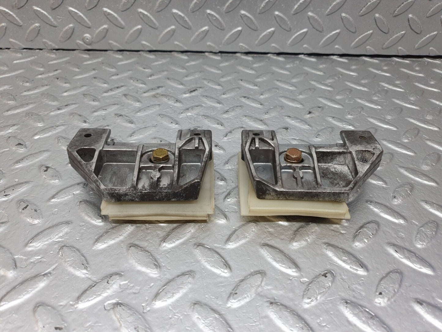 42505 Mercedes-Benz R129 320SL Coupe Door Window Guide Bracket 1247250132 1247250232