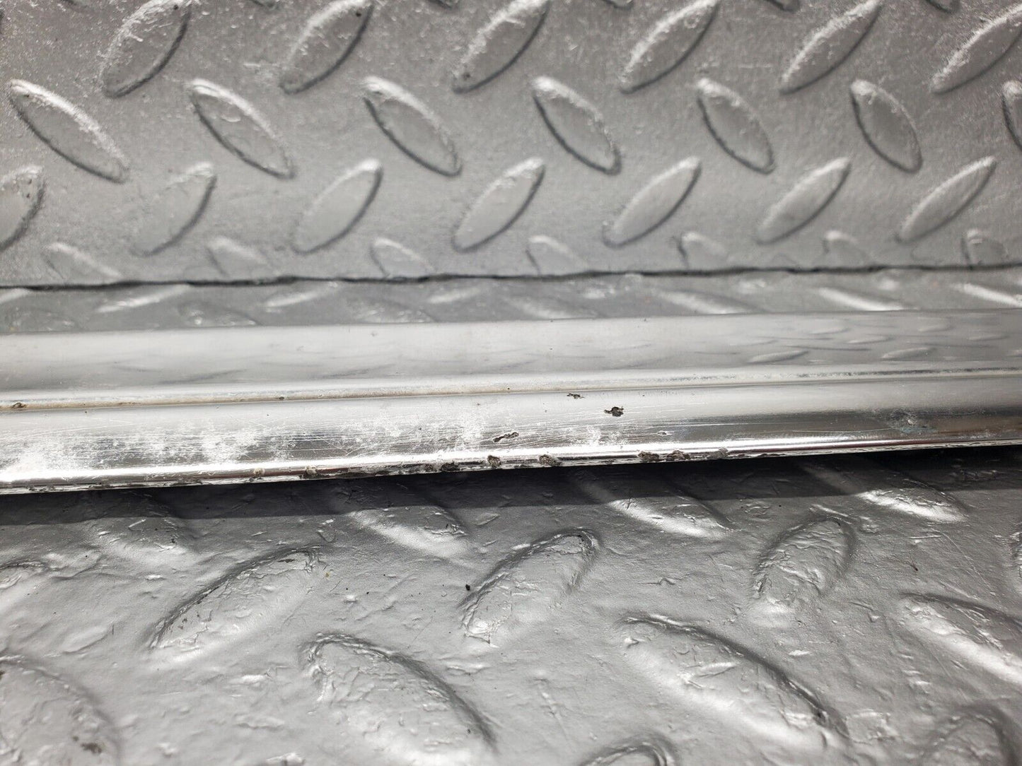 46431 Mercedes-Benz C123 280CE Coupe Left Door Chrome Moulding Trim