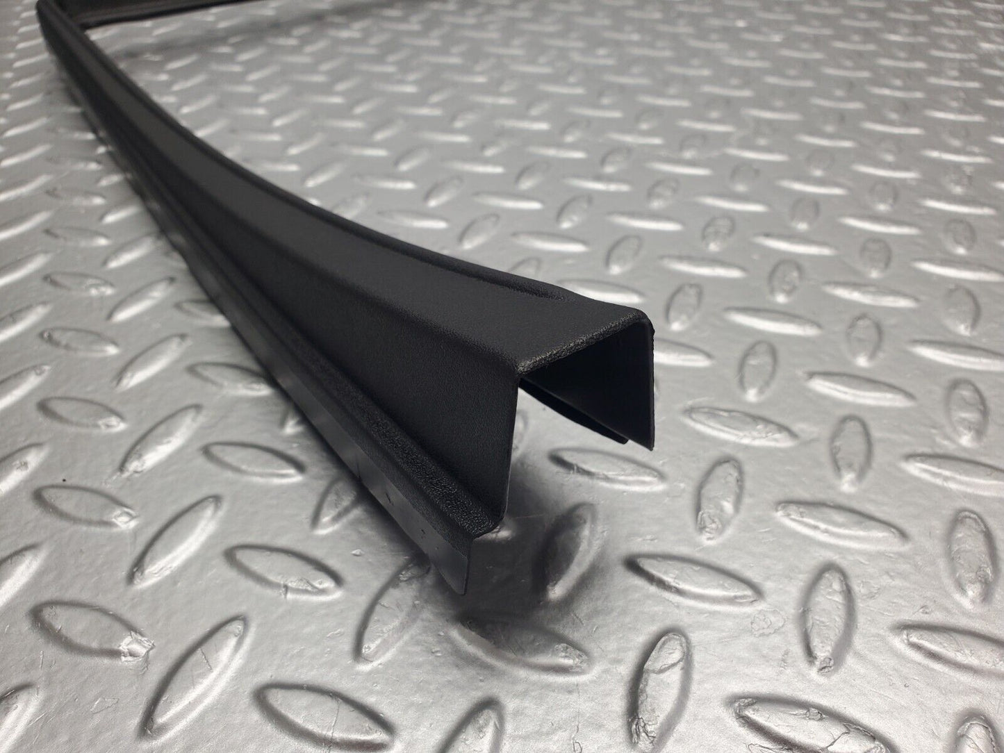 46252 Mercedes-Benz W124 280E Rear Right Door Window Frame Trim 1247350271