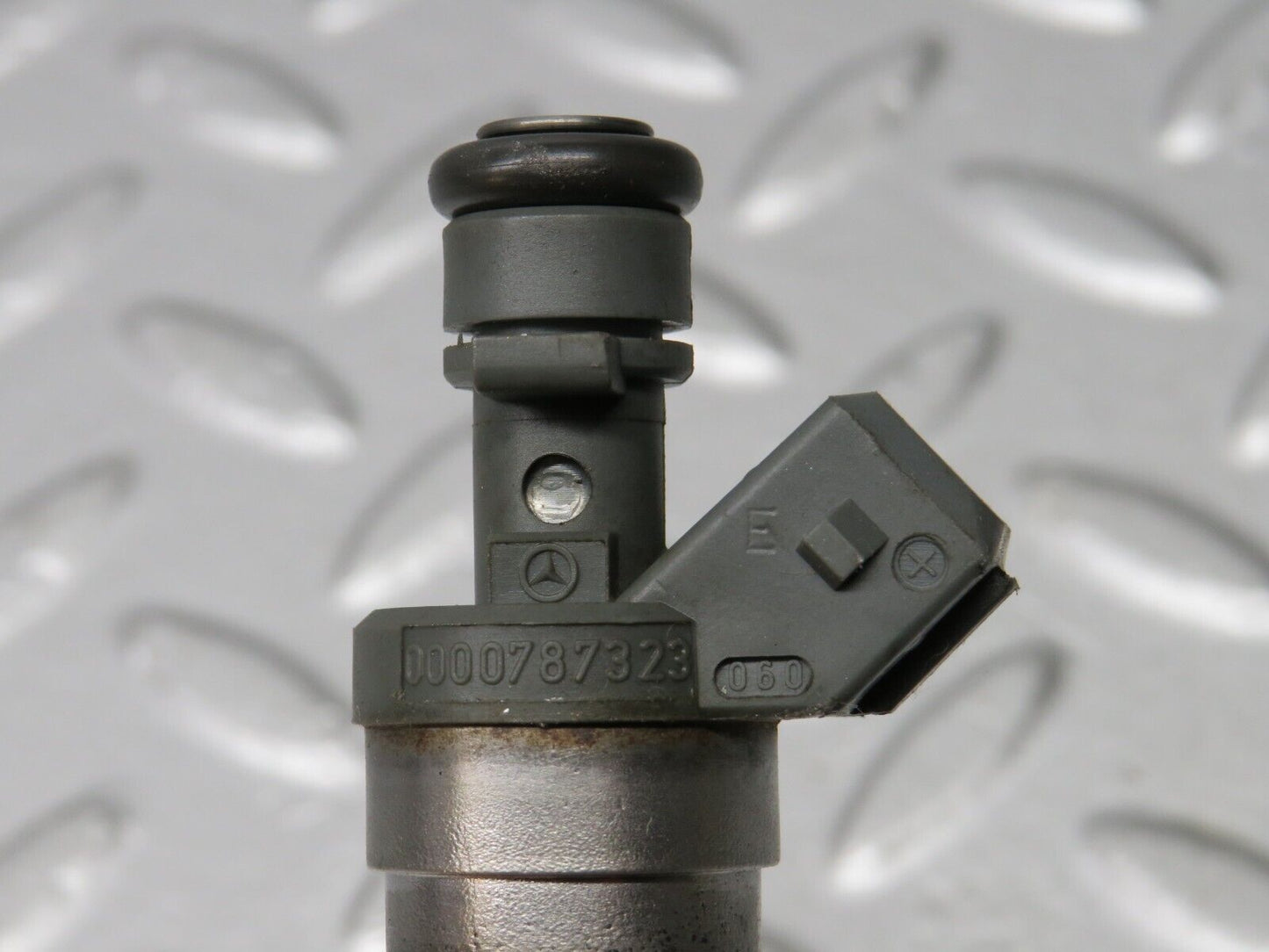 39424 Mercedes-Benz R129 320SL Coupe Fuel Injector Bosch 0000787323 0280155209