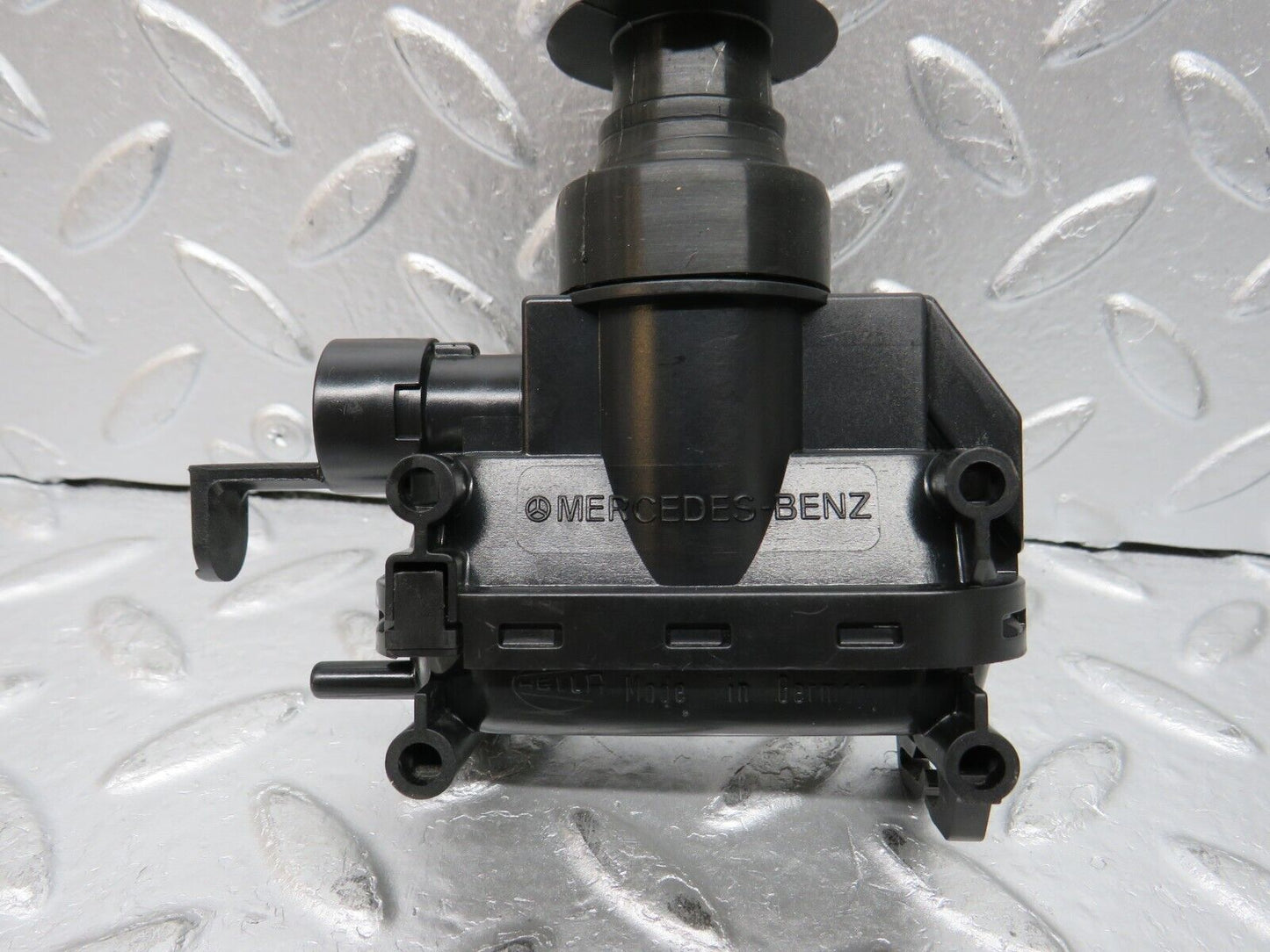32447 Mercedes-Benz S124 300TE Wagon Door Lock Vacuum Actuator Front Left