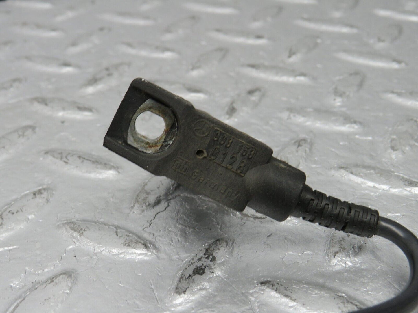 38660 Mercedes-Benz R129 280SL Coupe Crankshaft Position Sensor 0155452828 003153012