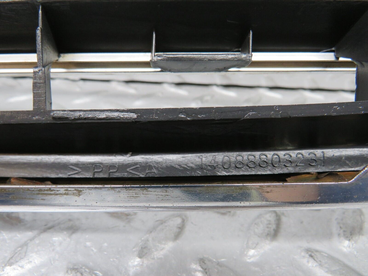 37840 Mercedes-Benz A124 320E Cabriolet Bonnet Grill Chrome 1408880323