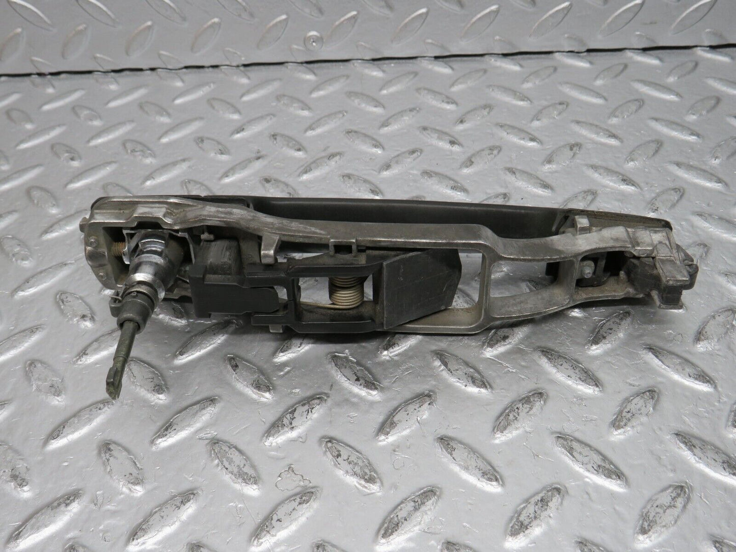 31514 Mercedes-Benz S124 220TE Front Left Exterior Door Handle No Key