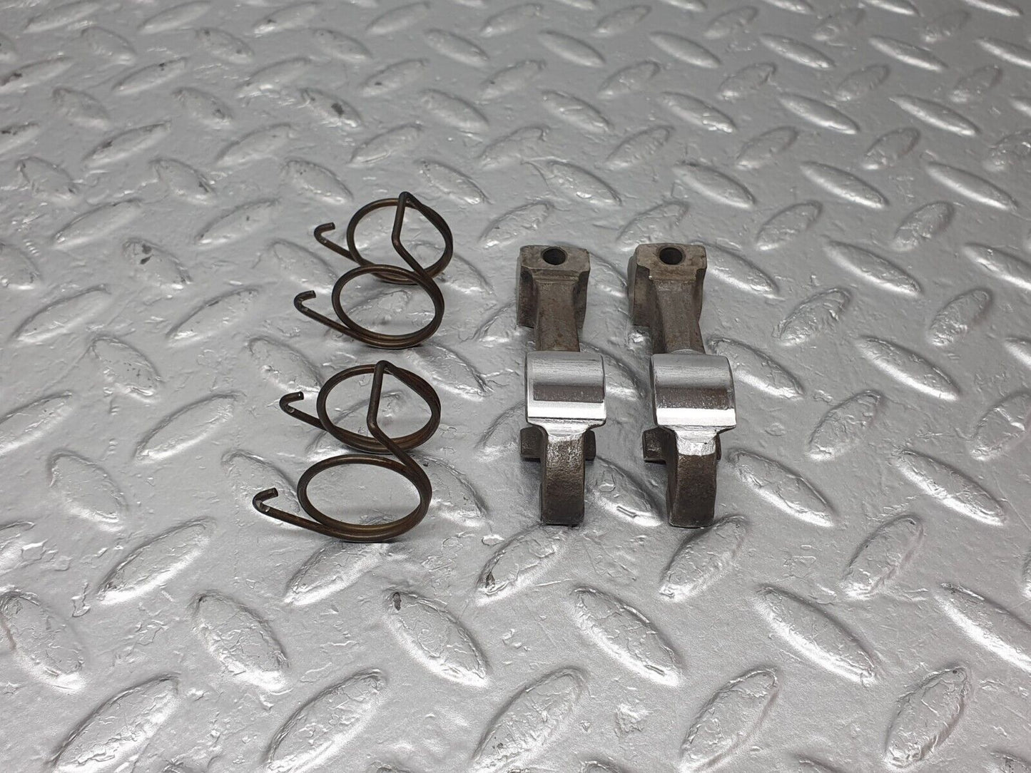 43361 Mercedes-Benz W108 280SE Valve Rocker Arm With Retaining Spring