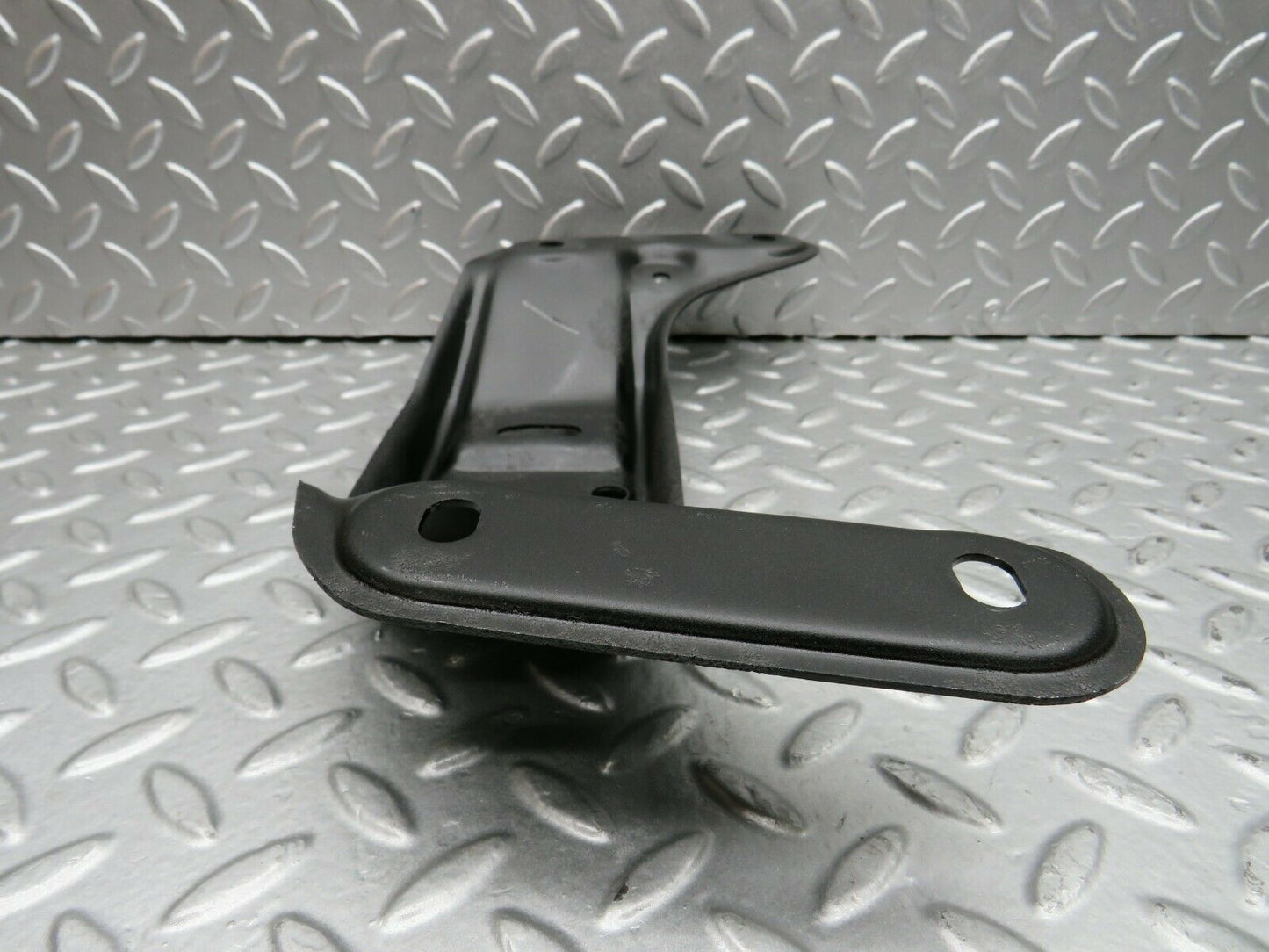 22011 Mercedes-Benz S123 280TE Wagon Gearbox Mount Bracket