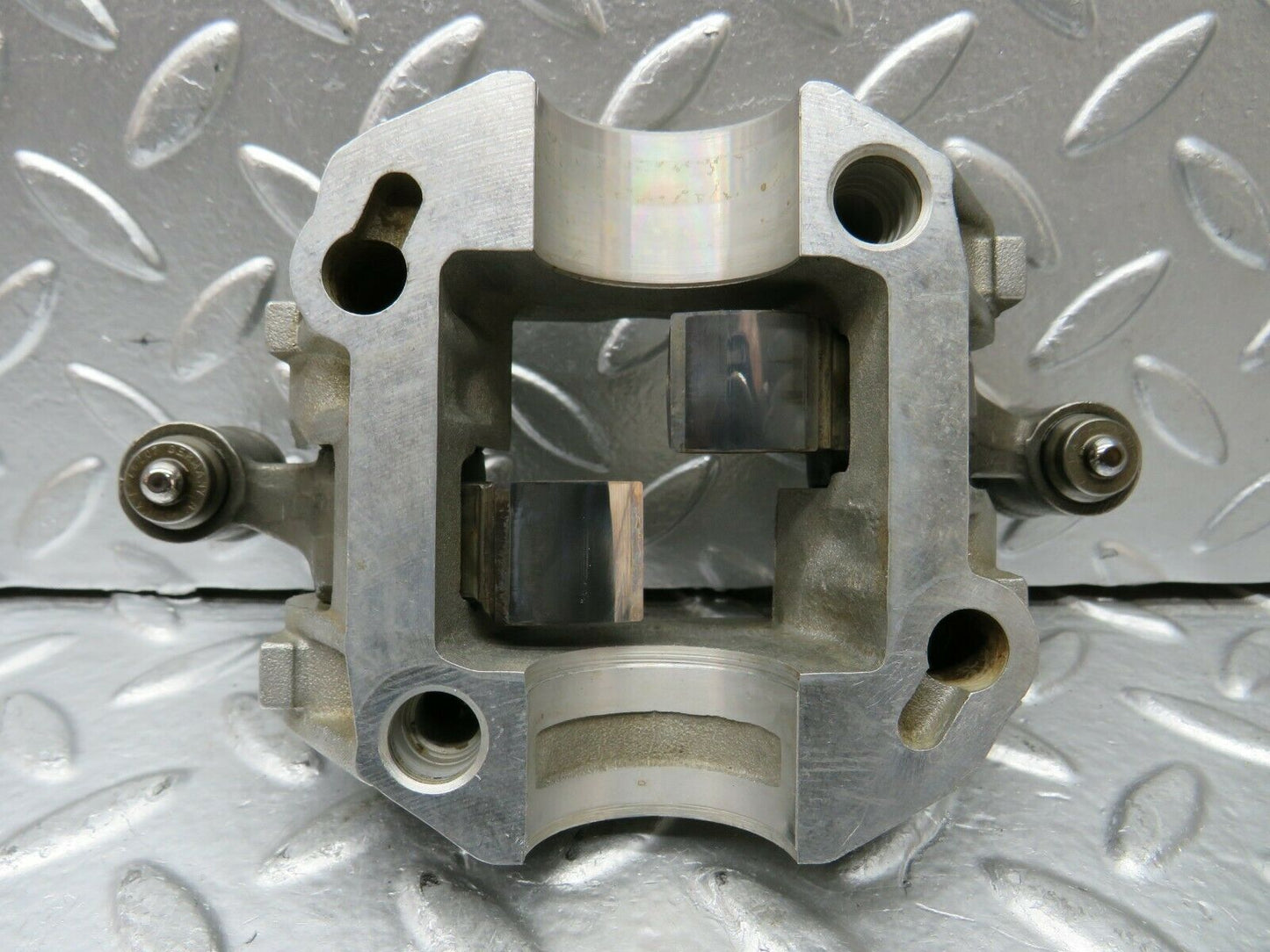 23072 Mercedes-Benz W201 190E Rocker Arms Camshaft Bearing Block 1020512110