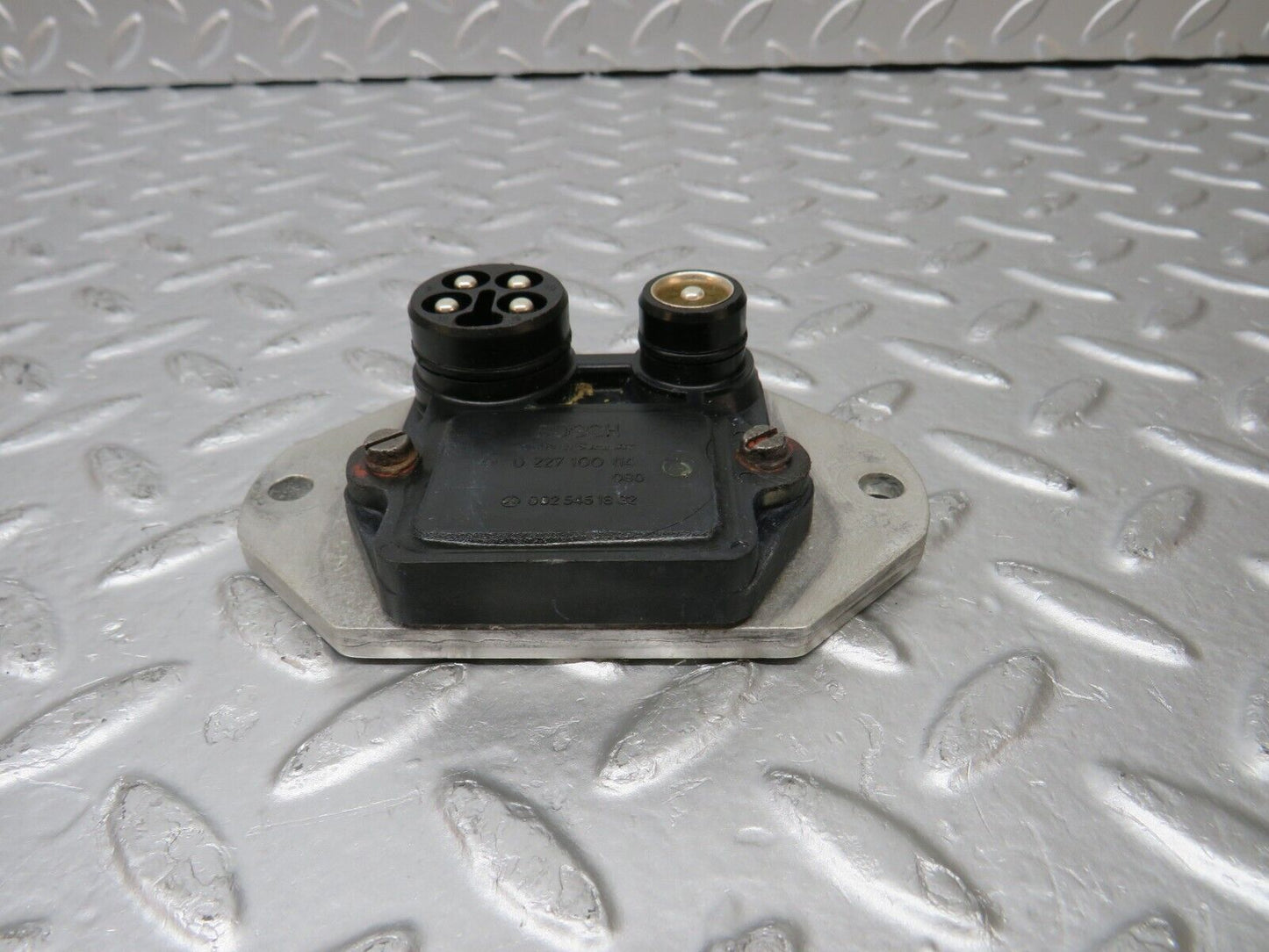 30620 Mercedes-Benz W201 190E 2.0L Ignition Control Unit Bosch 0227100114 0025451832