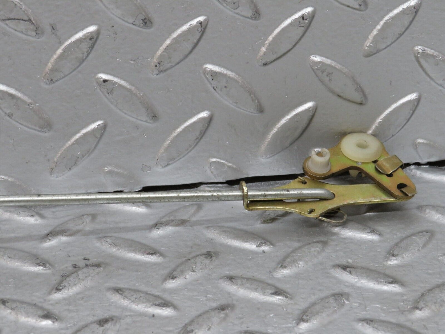 28176 Mercedes-Benz W123 280E Front Right Door Lock Vacuum Actuator