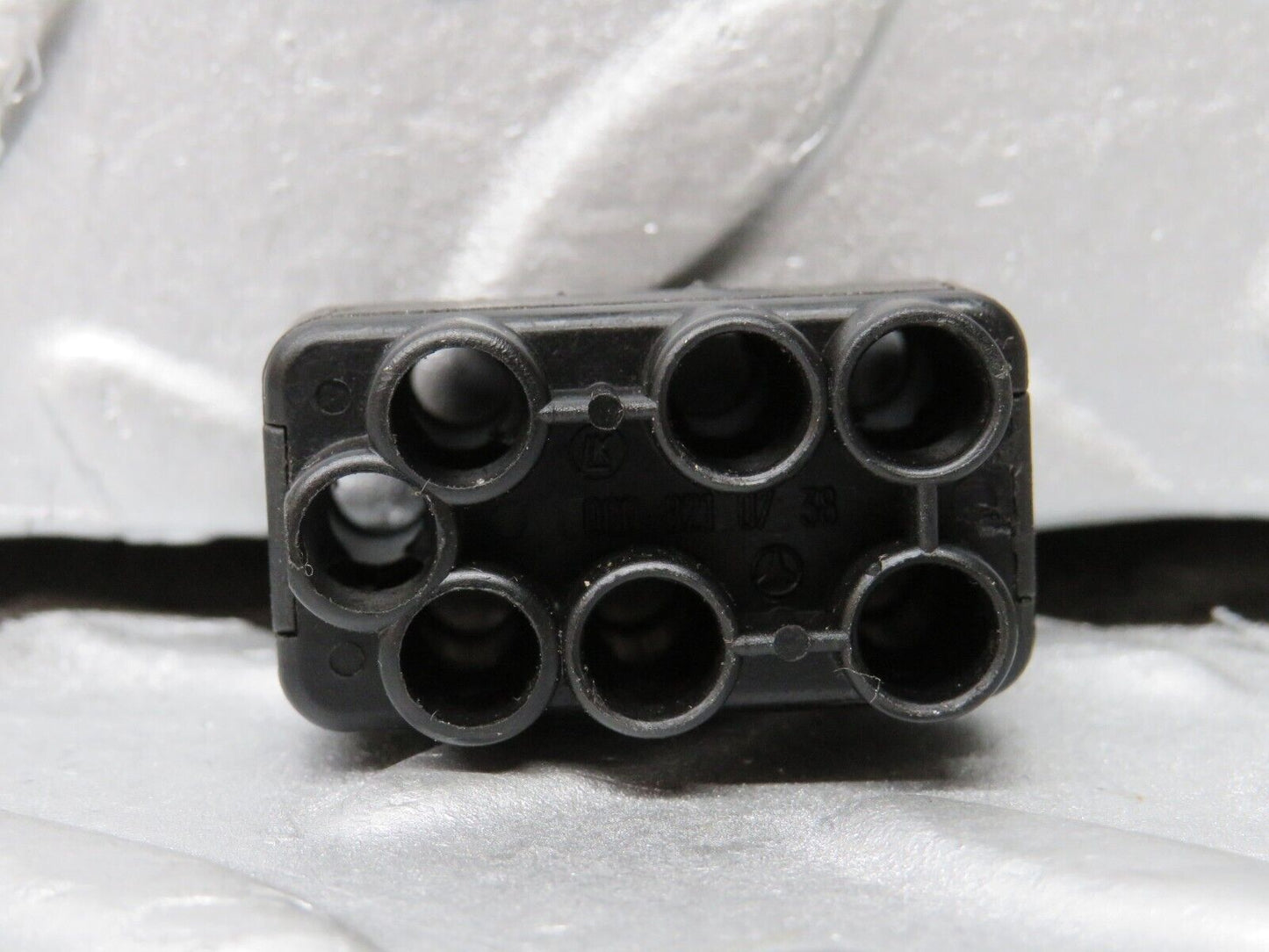 38959 Mercedes-Benz W201 190E 2.6L Wire Connector 0008212626 0008210738
