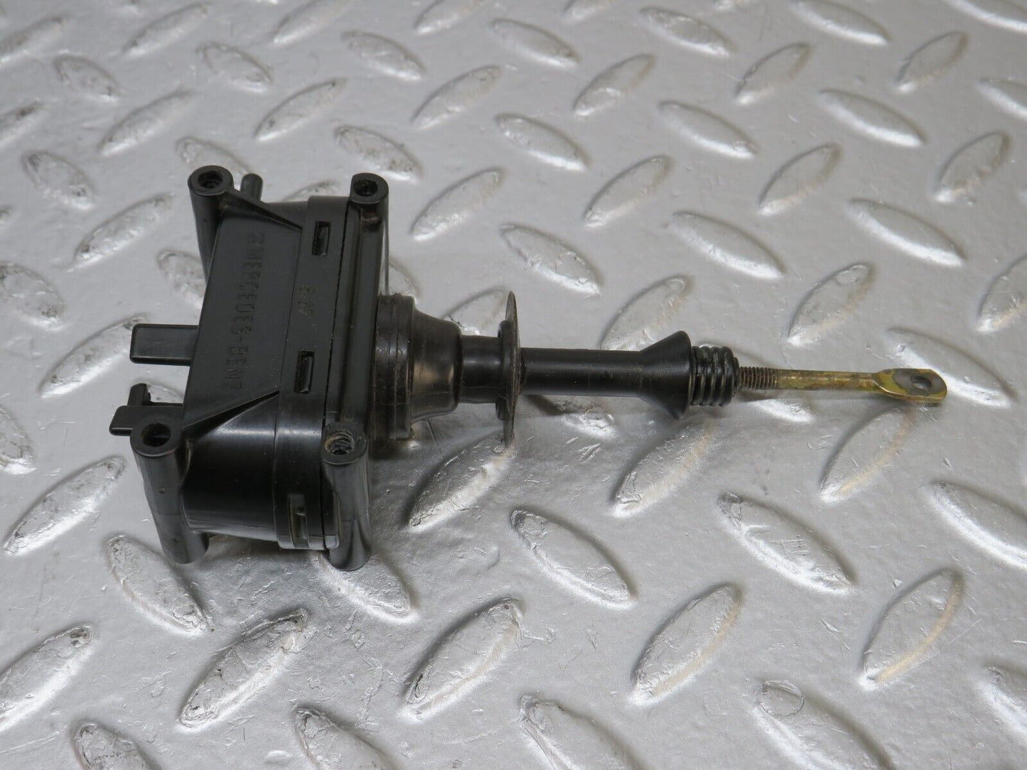 33904 Mercedes-Benz W124 260E Door Lock Vacuum Actuator Rear Right