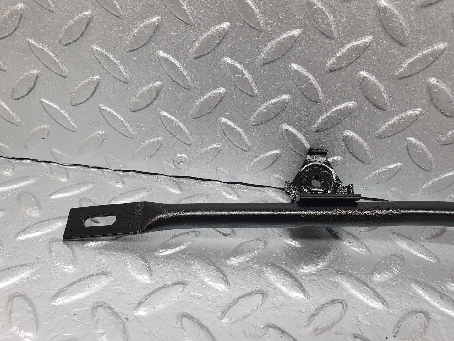 41507 Mercedes-Benz W124 200E Horn Bracket