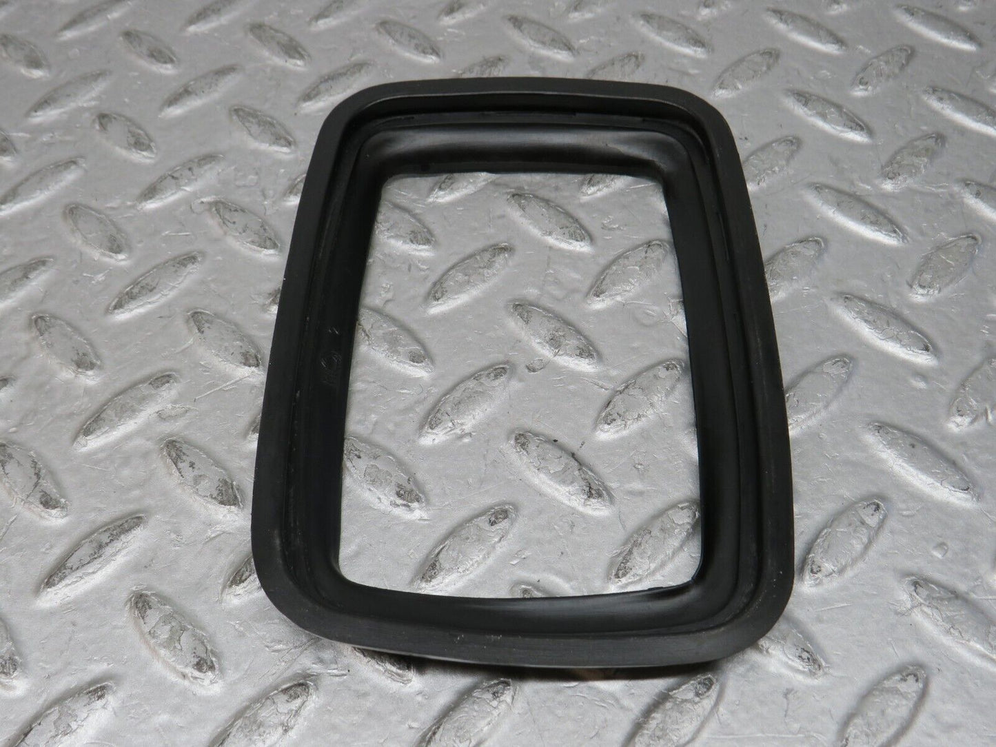 37403 Mercedes-Benz W109 300SEL Gear Selector Surround Rubber
