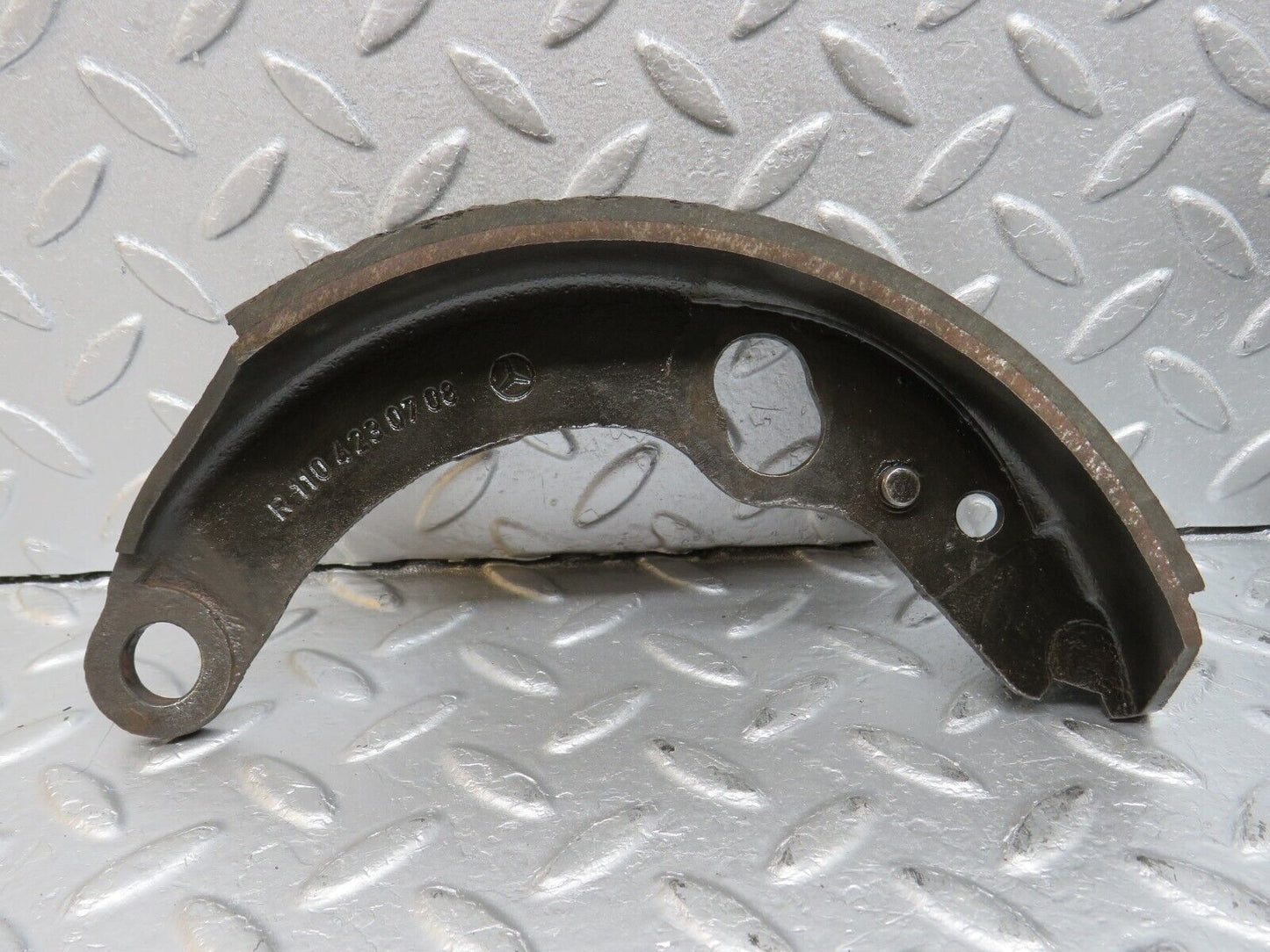40503 Mercedes-Benz W110 230 Rear Brake Shoes 1104230808 1104230708