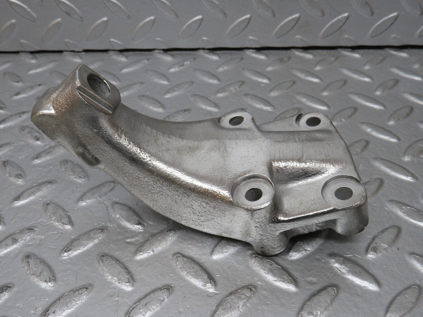 32856 Mercedes-Benz C107 R107 350 V8 Engine Mount Bracket Right Side 1162232304
