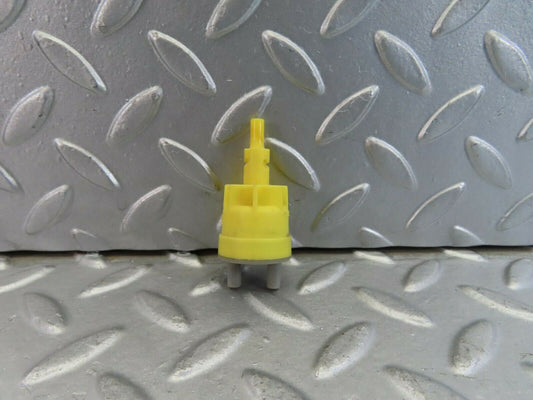 10103 Mercedes-Benz C123 230CE Coupe Vacuum Valve