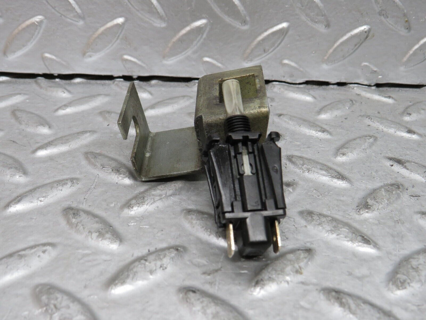 29168 Mercedes-Benz C124 320CE Door Contact Switch With Bracket 2018202110