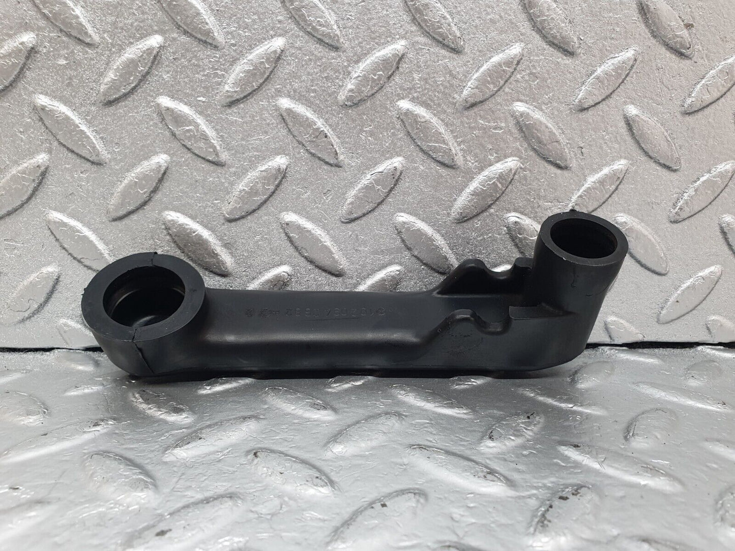 43998 Mercedes-Benz C123 230CE Coupe Crankcase Breather Pipe 1020942682