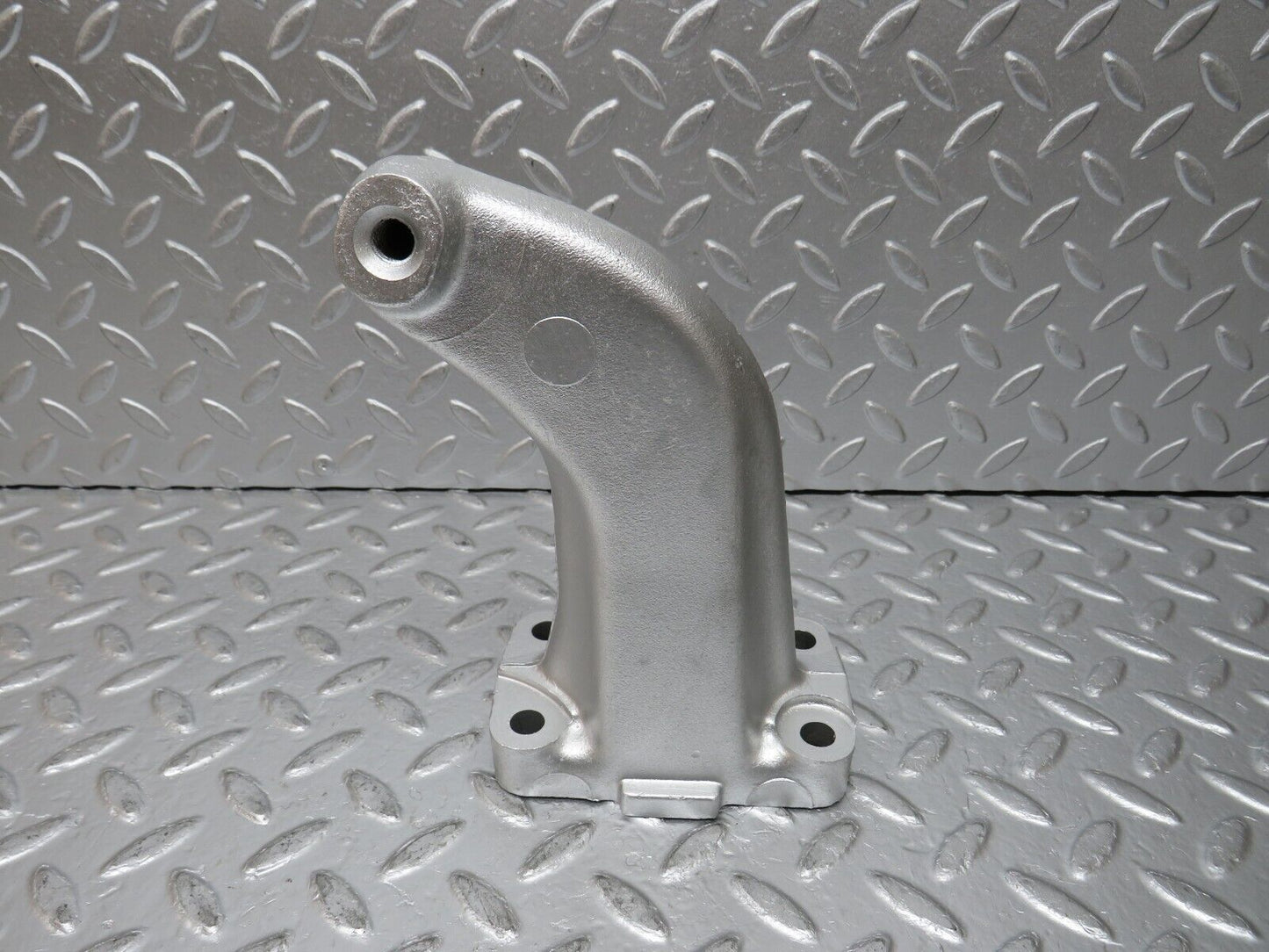 0876 Mercedes-Benz W123 240D Engine Mount Bracket Right Side 6152231404
