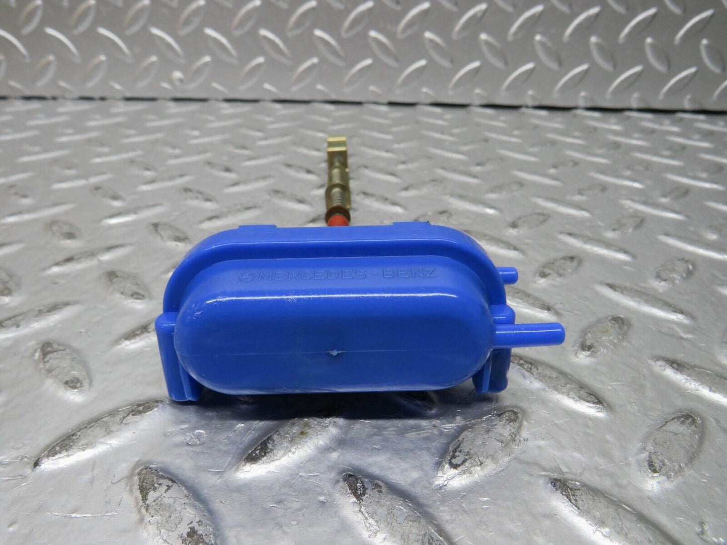 27181 Mercedes-Benz W123 280E Trunk Lock Vacuum Actuator