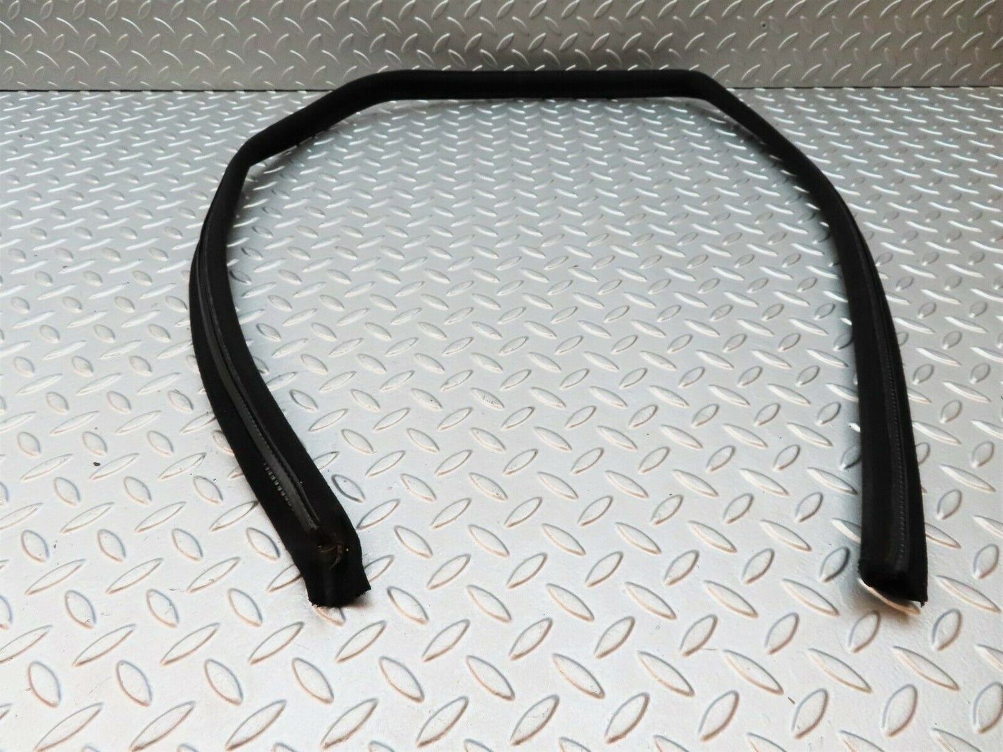 4077 Mercedes-Benz S123 200T Wagon Rear Left Door Seal
