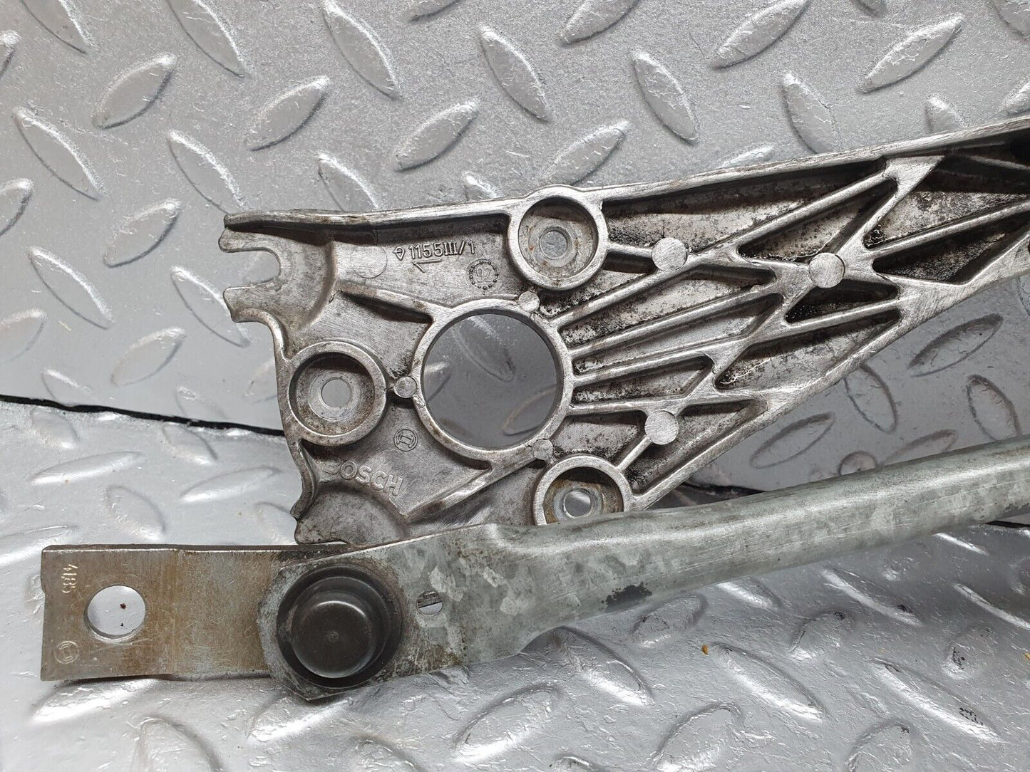 41405 Mercedes-Benz W124 200E Wiper Mechanism Linkage Bosch