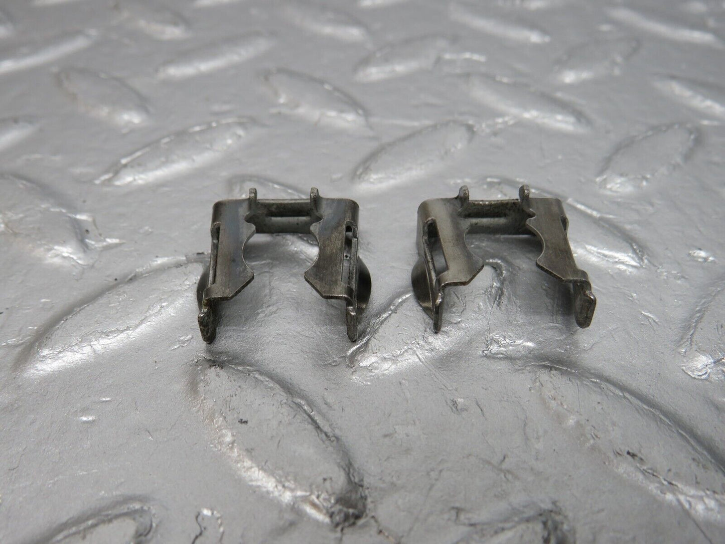 39776 Mercedes-Benz R129 320SL Coupe Fuel Injector Bracket 2x
