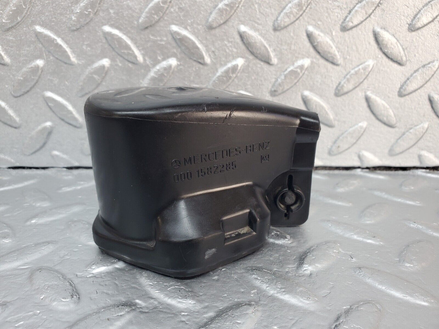 45673 Mercedes-Benz W126 420SE Ignition Coil Cover Cap 0001582285