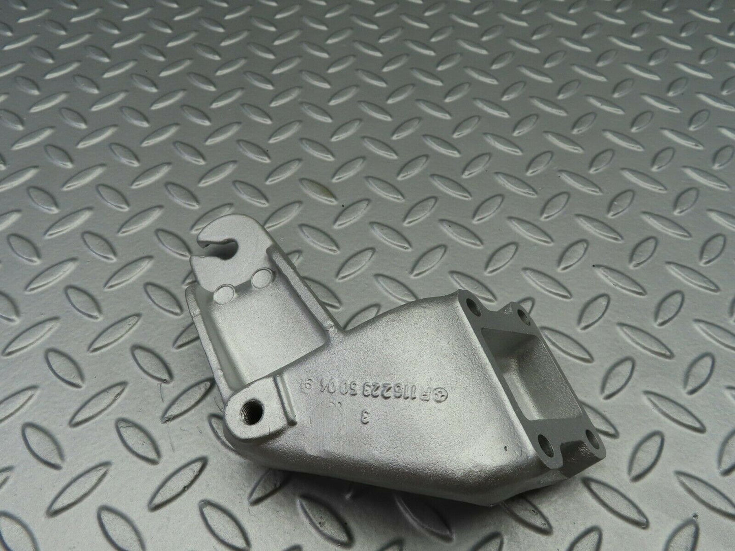 6391 Mercedes-Benz W126 380SE Engine Mount Bracket Right Side 1162235004