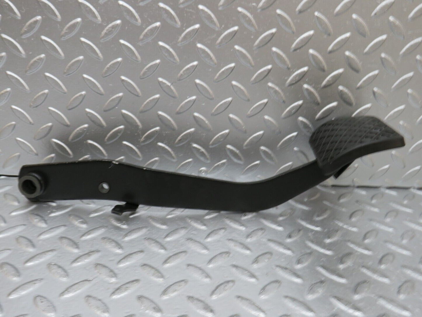 29330 Mercedes-Benz W124 230E Brake Pedal 1232910082