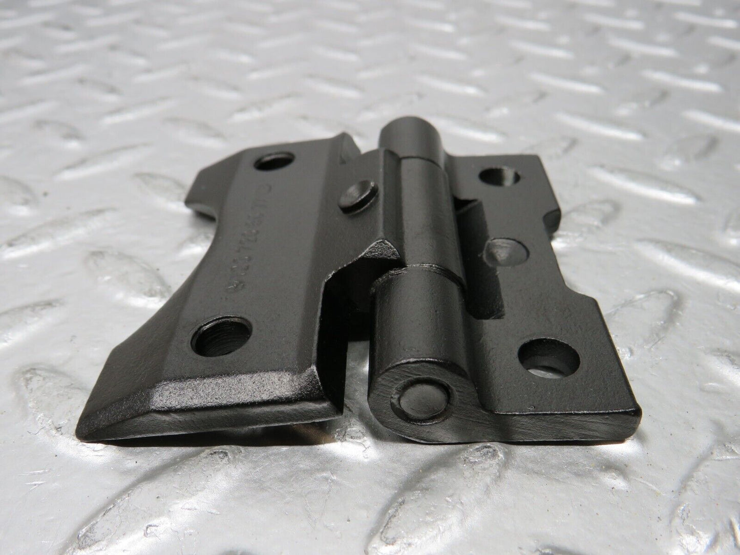 26867 Mercedes-Benz W123 240D Door Hinge Pair 1237200037