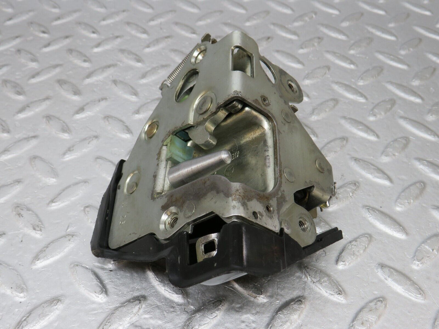 36043 Mercedes-Benz W126 420SE Rear Right Door Lock Mechanism 1237330208
