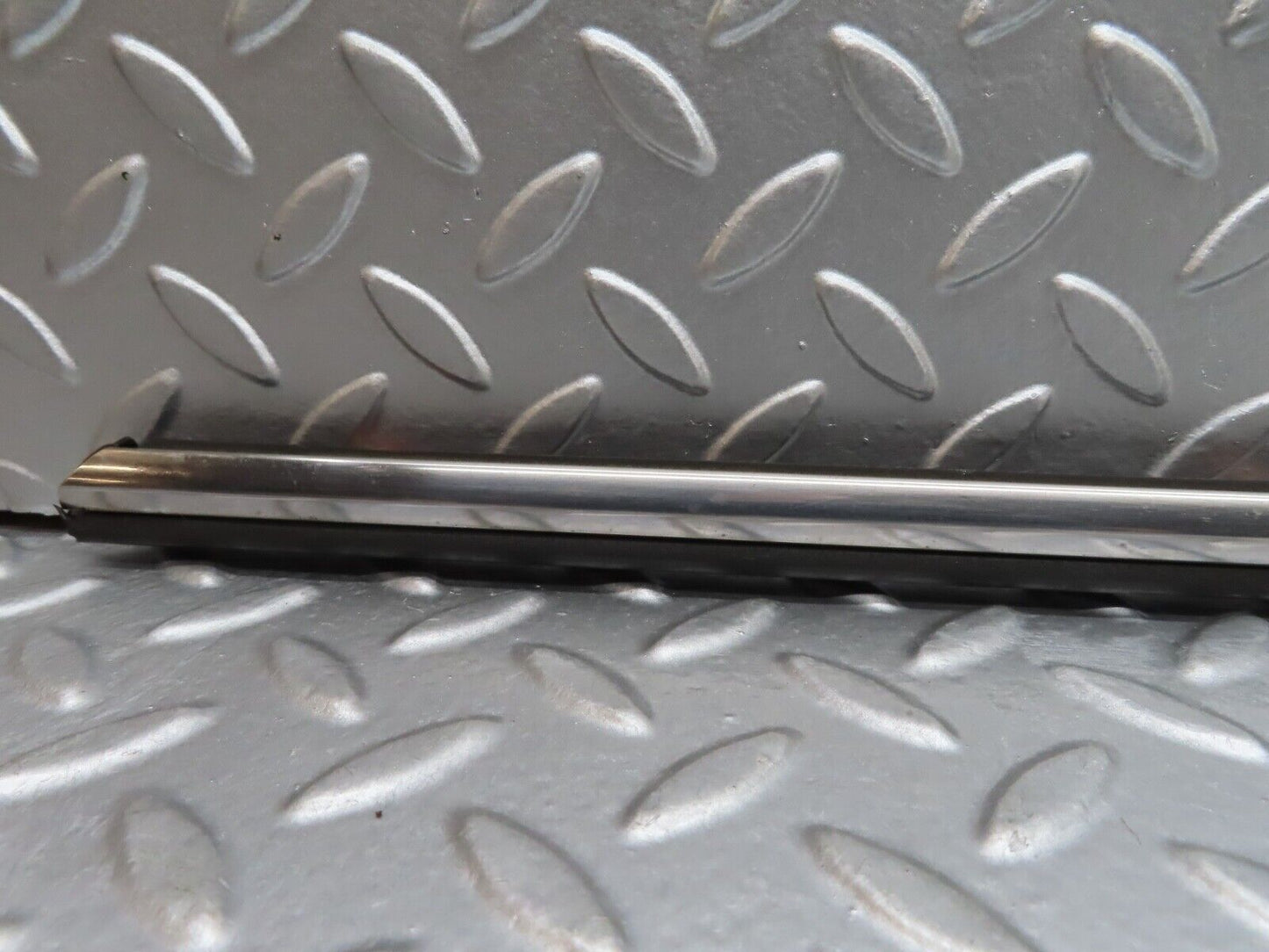 20447 Mercedes-Benz W114 280CE Coupe Front Right Fender Wing Centre Moulding Trim