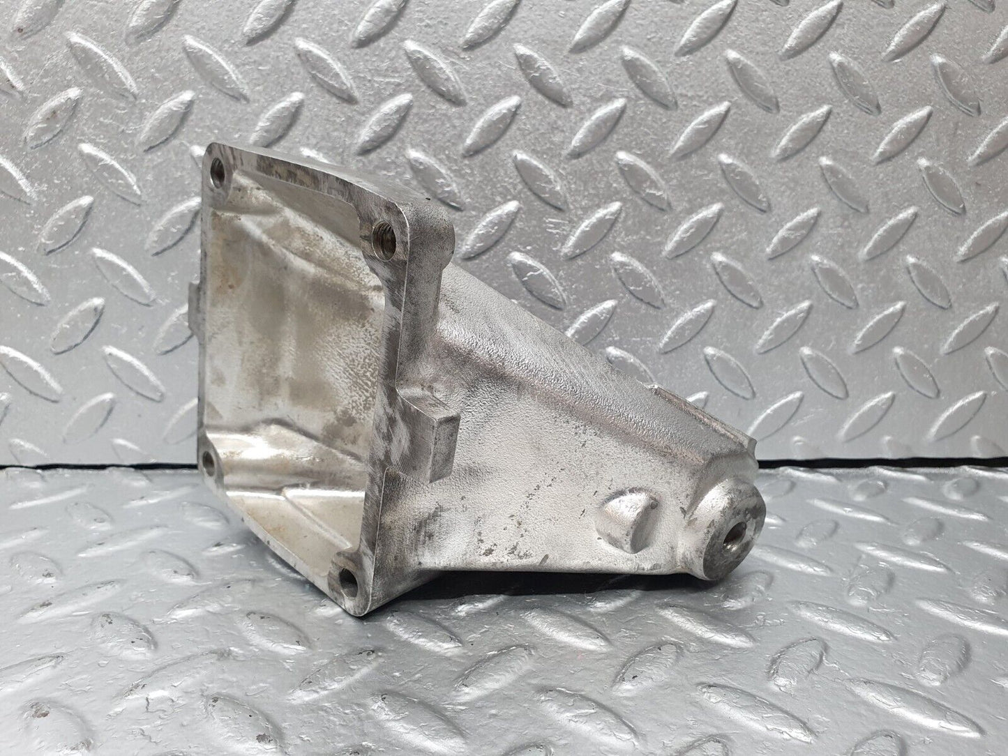 42308 Mercedes-Benz R129 320SL Coupe Engine Mount Bracket Left 1042230404