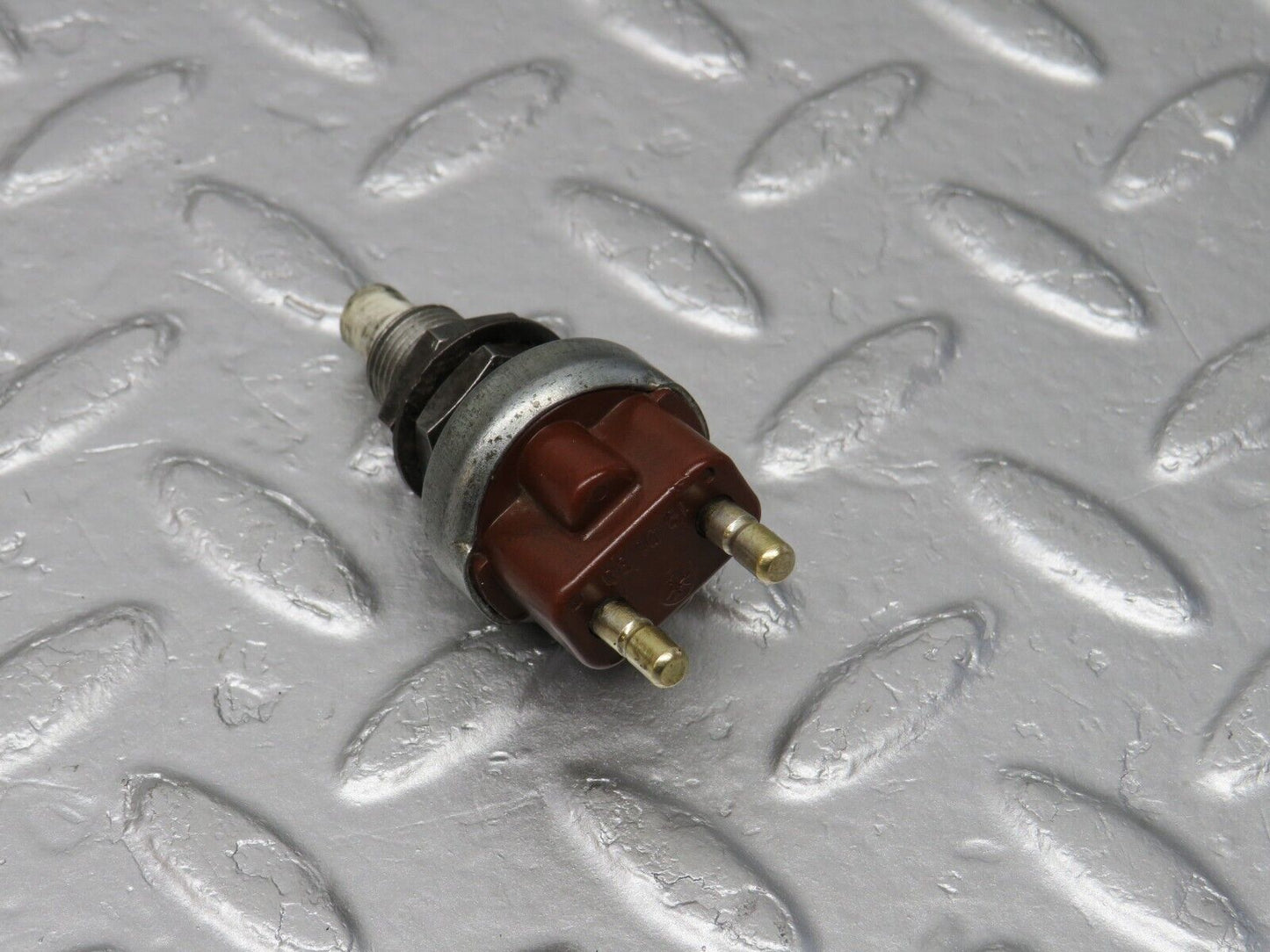 40684 Mercedes-Benz W123 300D Brake Light Contact Switch 190130