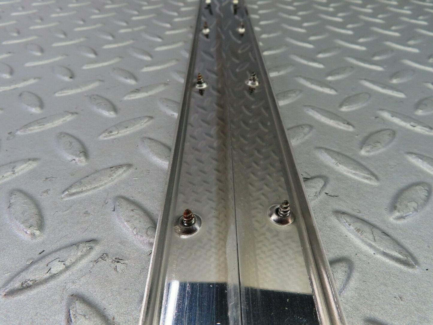 7812 Mercedes-Benz S123 230TE Wagon Sunroof Sliding Guide Rail Left And Right