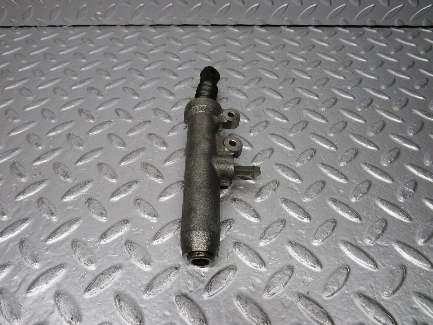 31407 Mercedes-Benz S124 220TE Wagon Clutch Master Cylinder