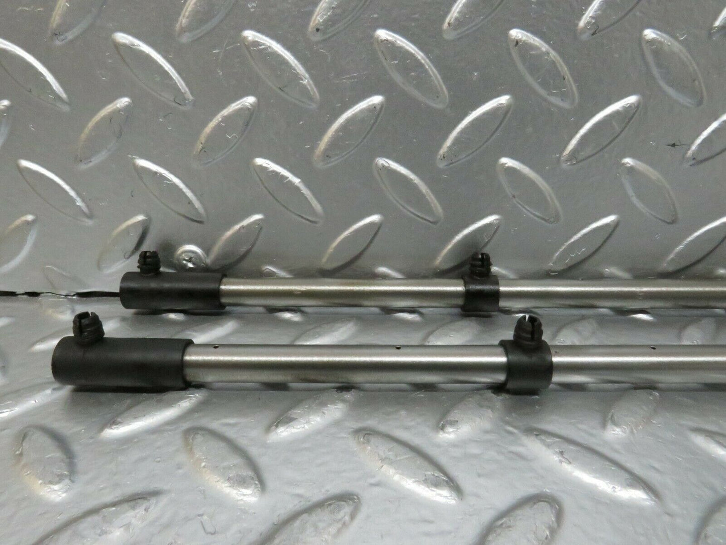 23902 Mercedes-Benz C107 450SL Coupe Camshaft Oil Tube
