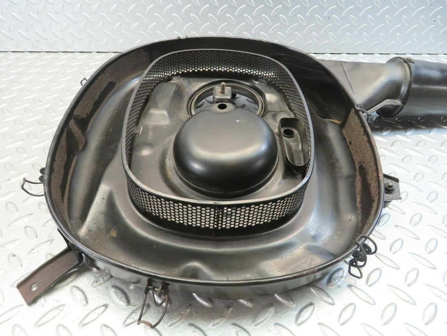 11402 Mercedes-Benz C123 230CE Coupe Air Filter Box Housing 1020900401