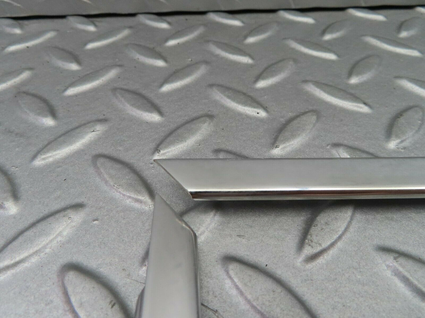 5909 Mercedes-Benz W123 200 Door Chrome Window Frame Rear Left