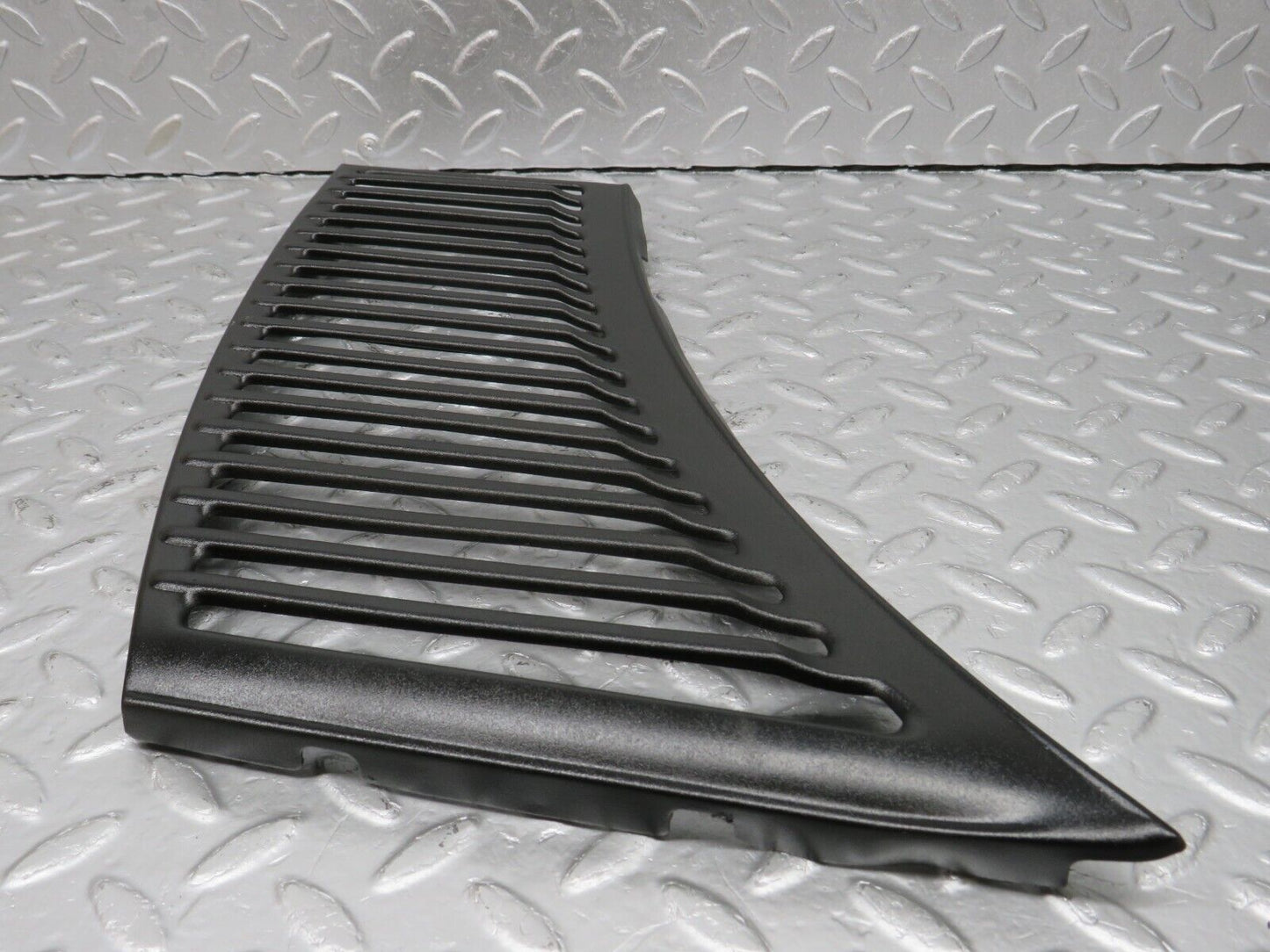 40081 Mercedes-Benz R107 350SL Air Intake Grill Left Side