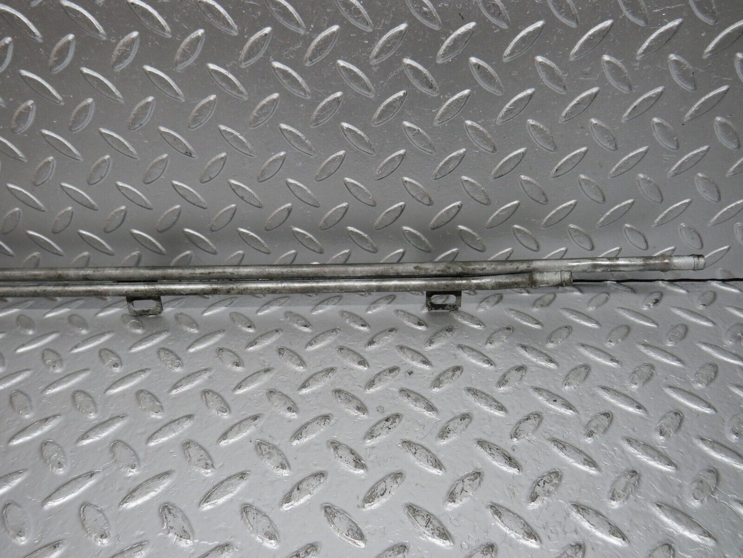 32718 Mercedes-Benz S124 300TE Wagon Oil Cooling Pipe