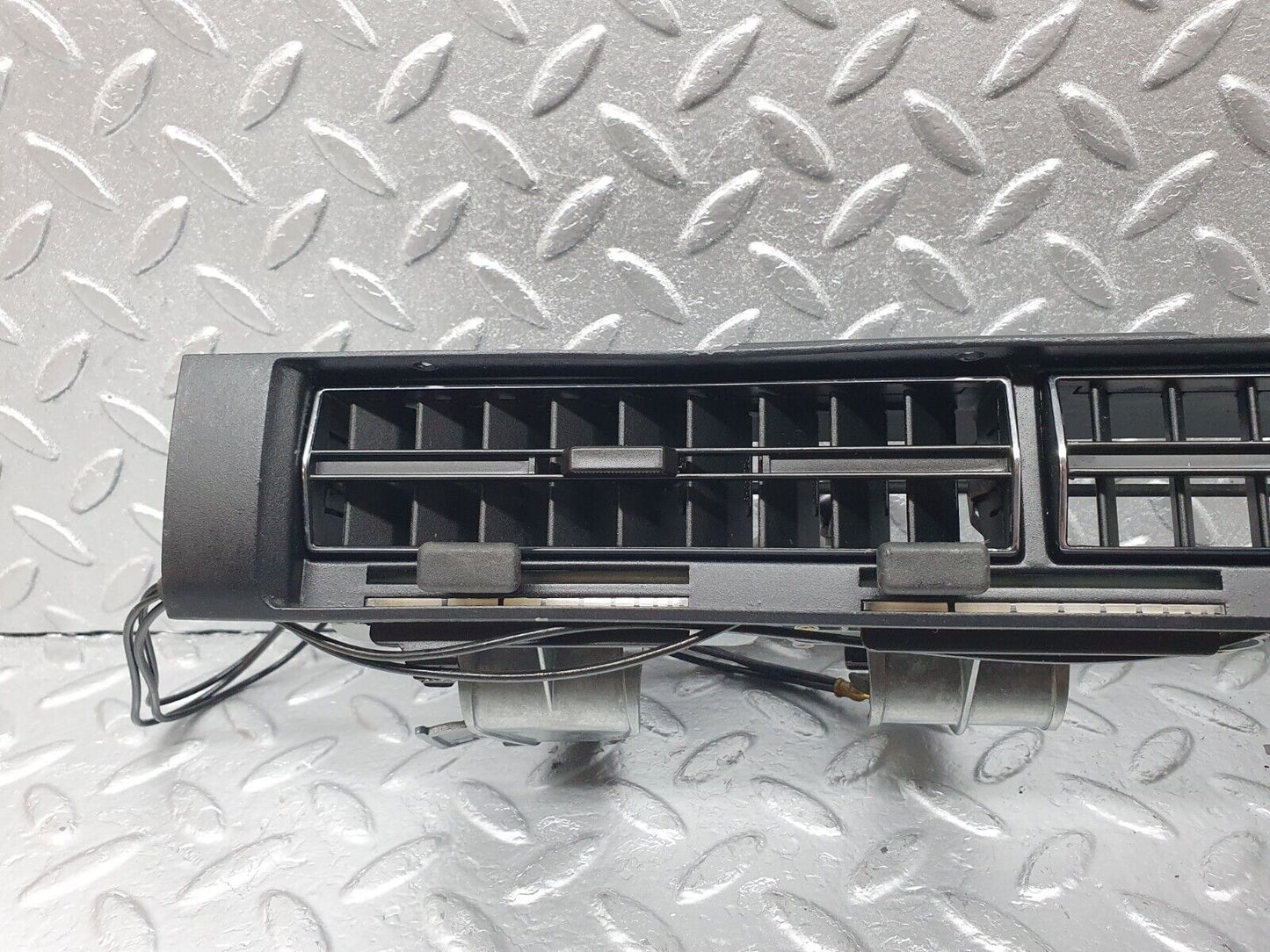 43697 Mercedes-Benz C126 380SEC Coupe Dashboard Centre Air Vent 1268310030 1268300054 1268310130